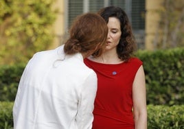 Mónica García e Isabel Díaz Ayuso