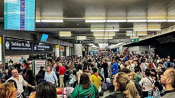 La CNMC insta a Adif a mejorar la gestión de viajeros en las estaciones tras su rechazo a unir dos trenes