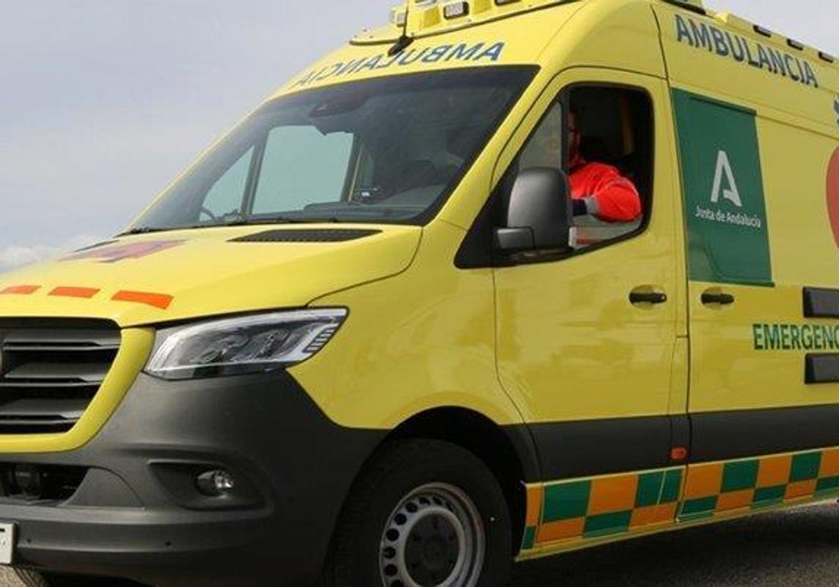 Una ambulancia de Emergencias de Sevilla.