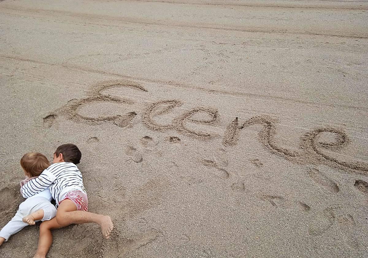 Imagen principal - «Nos acompañó en la muerte de nuestra hija, el peor momento de nuestras vidas»