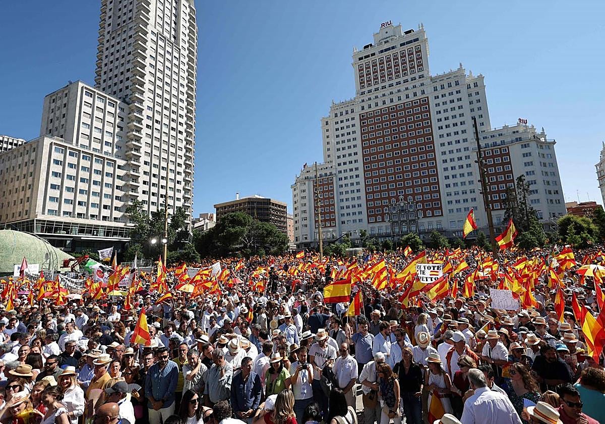 Más de 80.000 personas acuden a la llamada del PP en plaza de españa.