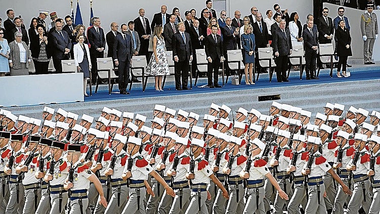 Trump se regala un desfile de vanidad