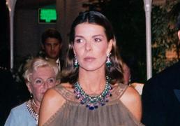 La historia del espectacular collar Tutti Frutti de Cartier que adora Carolina de Mónaco: inspiración india y 785 piedras preciosas