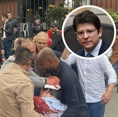 Colaboradores de Miguel Uribe proporcionan primeros auxilios en el lugar del ataque, antes de evacuarlo a un hospital.