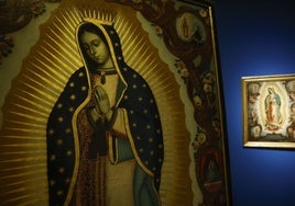 Pintura de la Virgen de Guadalupe que forma parte de la exposición del Museo del Prado.
