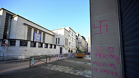 Los servicios secretos rusos usan pintadas antisemitas para desestabilizar Francia