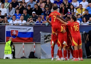 La Rojita sufre para hacer los deberes en su debut ante la anfitriona