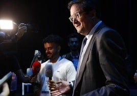 Óscar López.