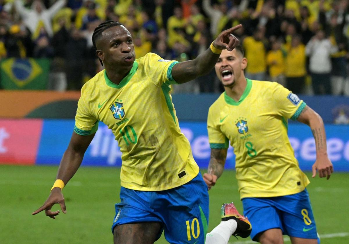 Vinicius celebrates the goal that led Brazil to defeat Paraguay.