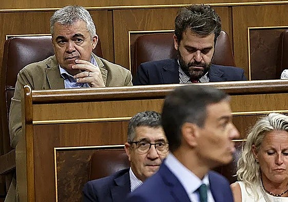Santos Cerdán el miércoles en el Congreso escucha a Sánchez