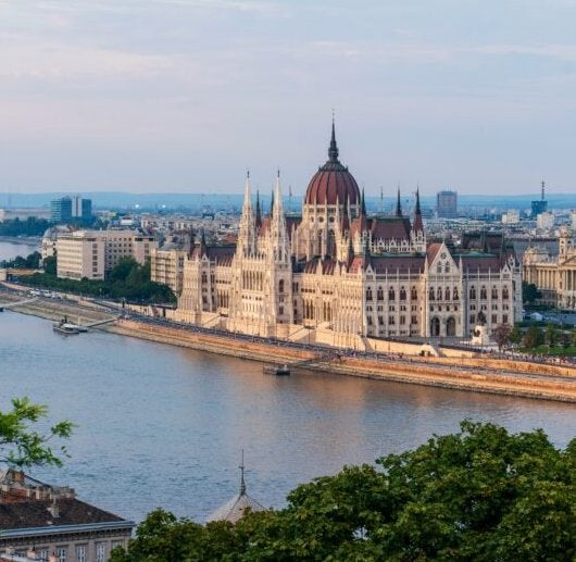Ni Berlín ni Praga, el barrio más alternativo de Europa está en Budapest lleno de bares secretos y diseño emergente