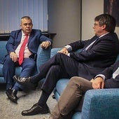 Santos Cerdán, Carles Puigdemotn y Jordi Turull durante las negociacioes de investidura en 2023.