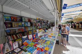 Una caseta de la Feria del Libro de Madrid