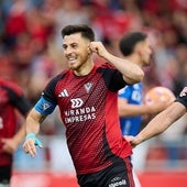 Alberto Reina en la celebración del primer gol del Mirandés