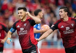 Alberto Reina en la celebración del primer gol del Mirandés