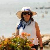 La ministra de Defensa, Margarita Robles, durante una exhibición aérea este domingo en San Javier (Murcia).