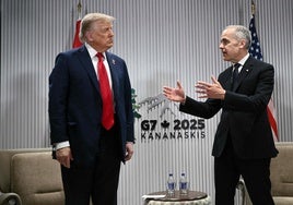 El presidente de EE UU, Donald Trump, y el primer ministro de Canadá, Mark Carney, se reunieron este lunes en los márgenes de la cumbre del G7.