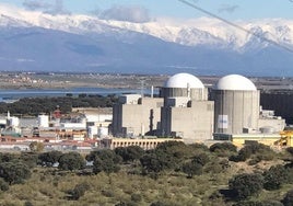 La central de Almaraz (Cáceres) será la primera en verse clausurada, en octubre de 2027.