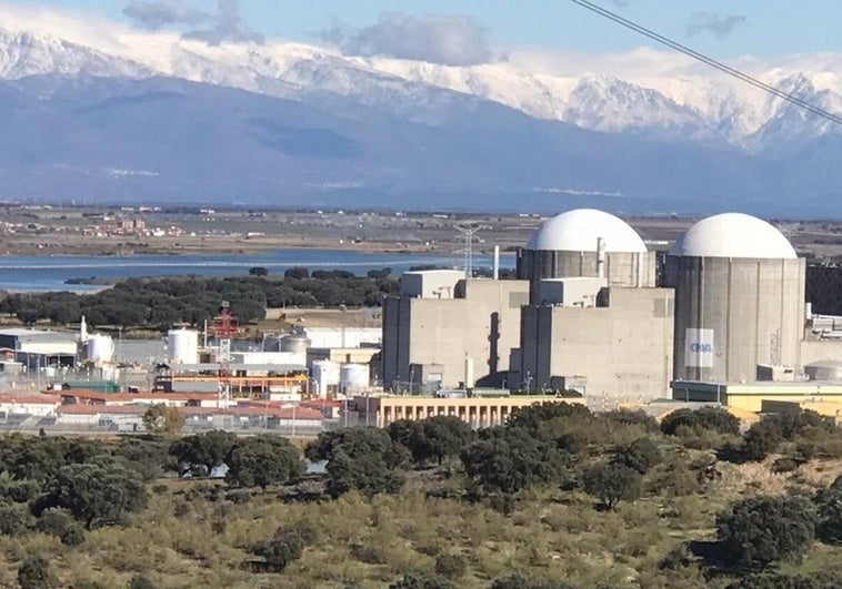 La central de Almaraz (Cáceres) será la primera en verse clausurada, en octubre de 2027.