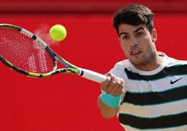 Alcaraz se deshace de Walton en su debut en Queen's