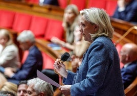 La líder de Agrupación Nacional, Marine Le Pen, durante una sesión en la Asamblea Nacional.