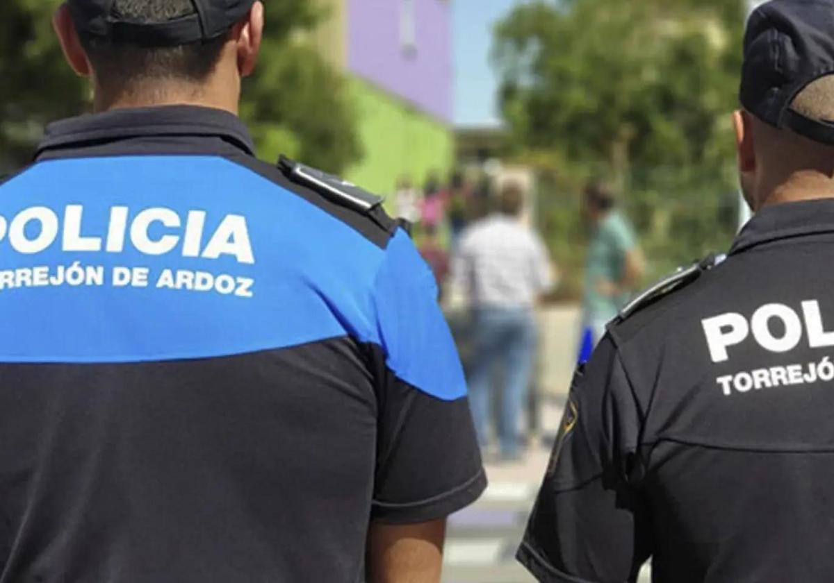 Two police officers from Torrejón in an archive image.