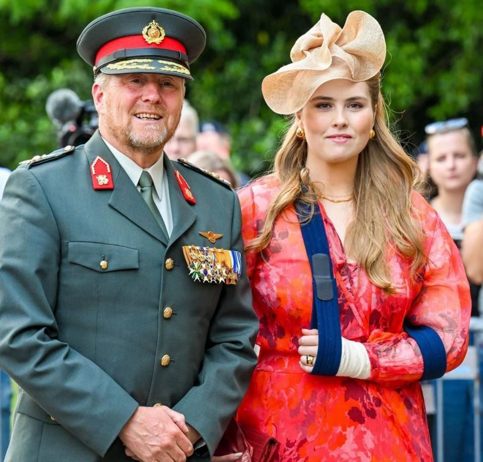 Amalia de Holanda reaparece tras su operación con el vestido de flores más bonito para el verano