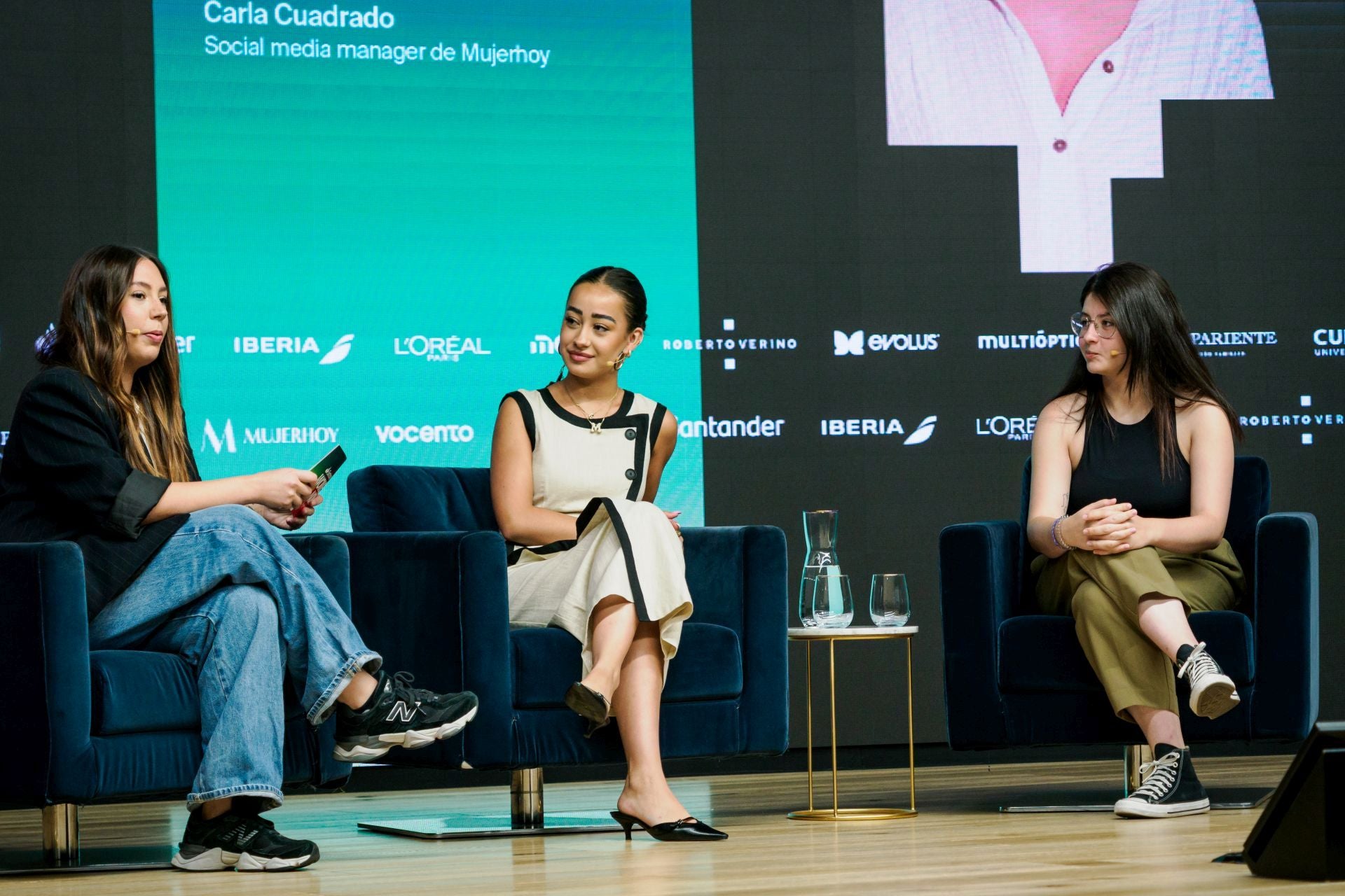 Carla Cuadrado, social media manager de Mujerhoy, Marina Rivers, creadora de contenido y estudiante de Economía y Derecho, y Joana Marcús, escritora
