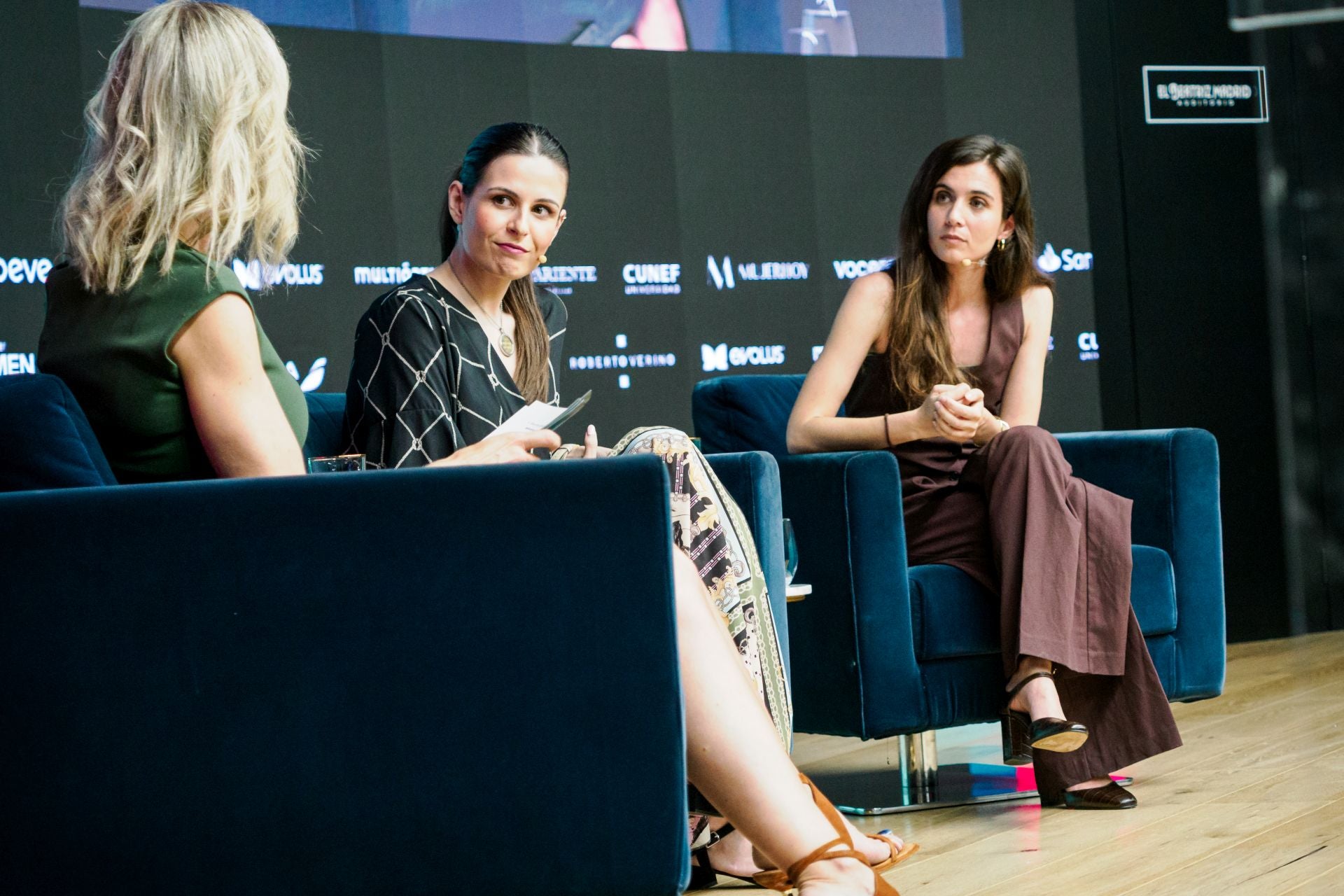 Noah Higón, jurista, politóloga, activista y escritora, Carolina Villarroya Beltri, doctora en Biología Molecular y Científica del CSIC, y la periodista Silvia Capafons