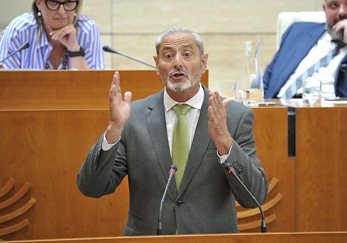 Bibiano Serrano durante su intervención de este jueves en la Asamblea de Extremadura.