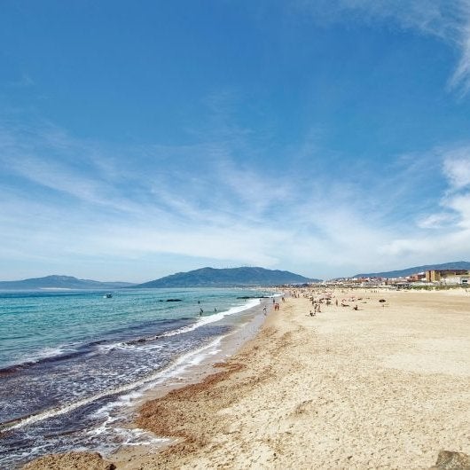 El pueblo andaluz lleno de playas que deja sin palabras a los turistas internacionales: lo llaman el Bali de Europa