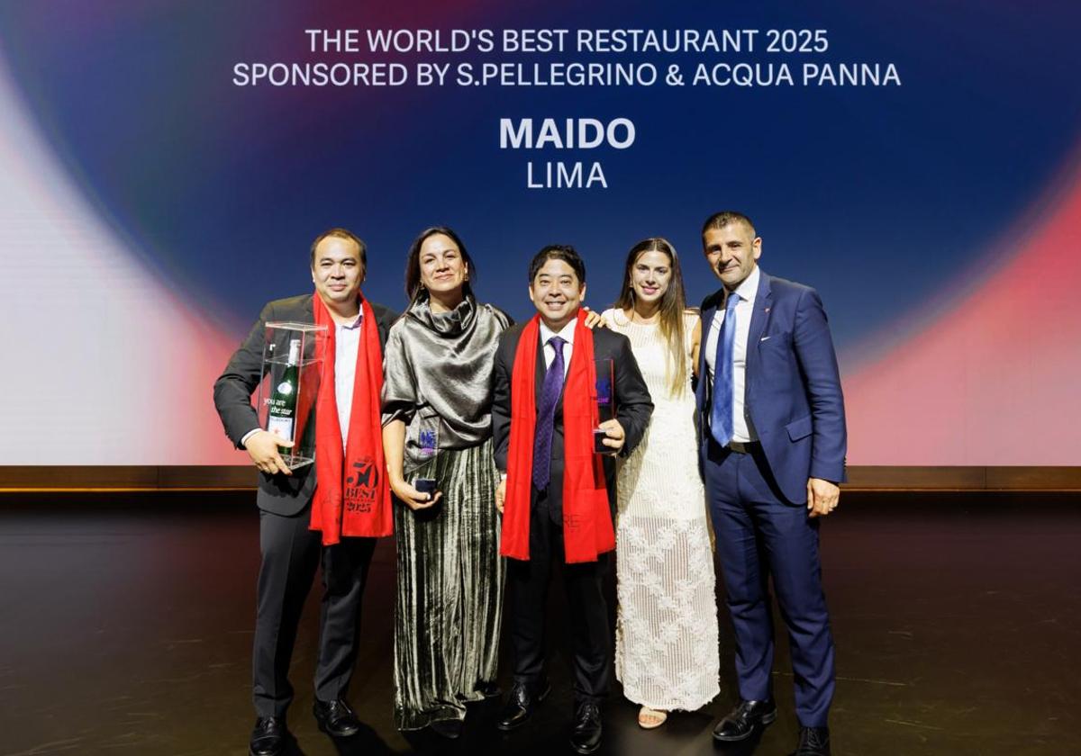 El equipo del restaurante limeño Maido, galardonado este jueves como el mejor del mundo.