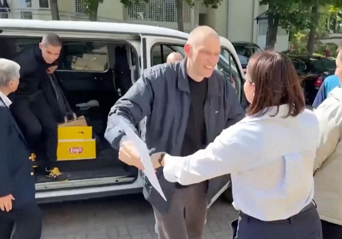 Bielorrusia libera al líder opositor y otros 13 presos...