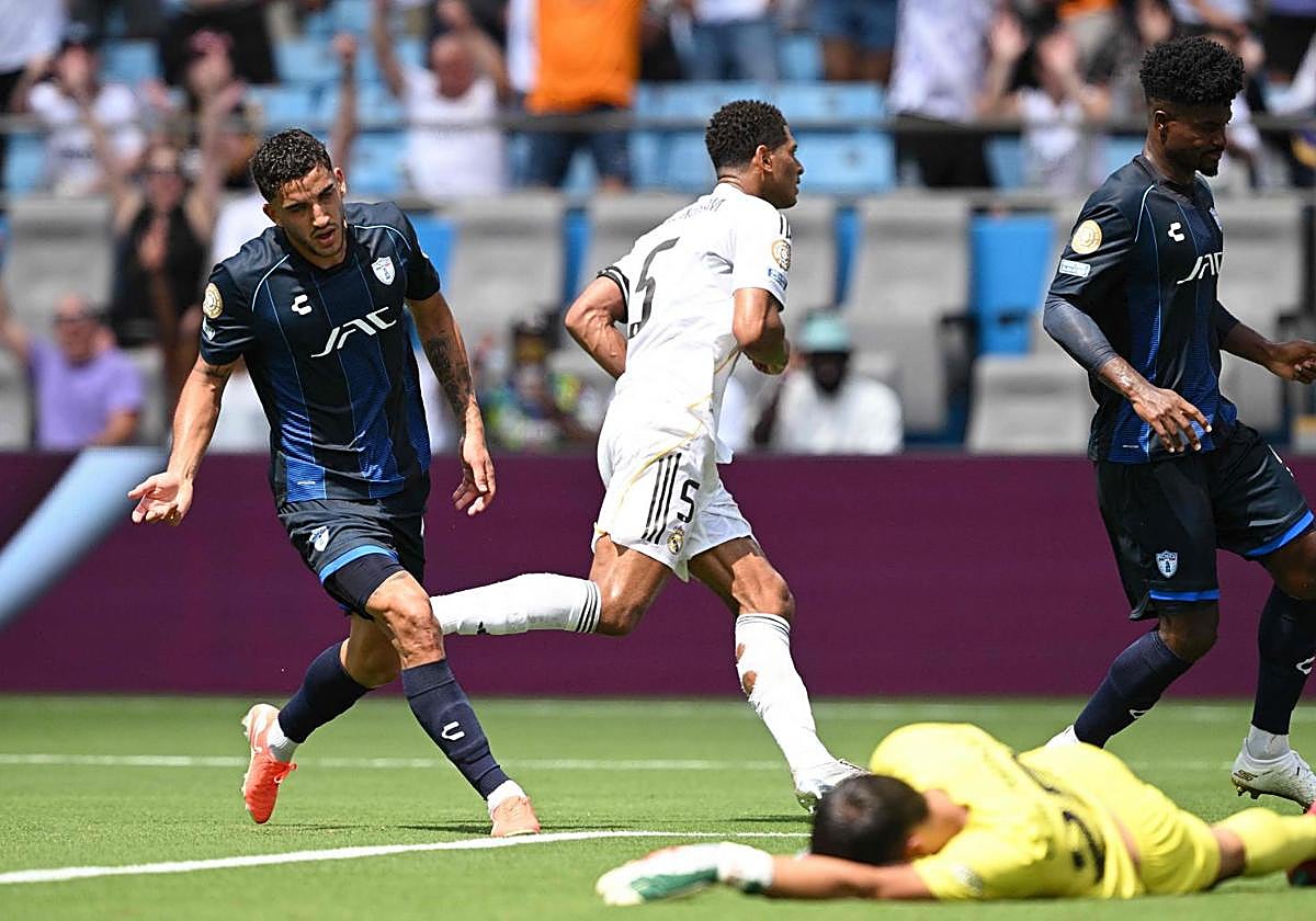 Jude Bellingham anotó el gol que abrió el camino del triunfo del Real Madrid ante el Pachuca.