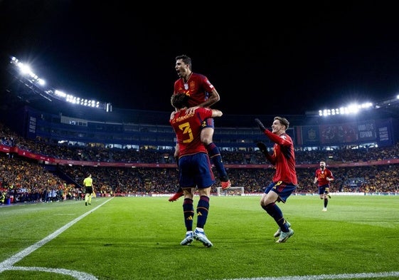 Los jugadores de la selección española celebran el gol de Le Normand que abrió el triunfo de La Roja en su última visita a Valladolid.