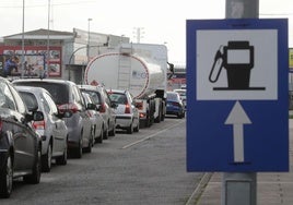 El Gobierno quiere prohibir la publicidad de combustibles y equipararlos al tabaco