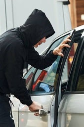 Qué es el ataque de relé y por qué deberías tener cuidado este verano con tu coche