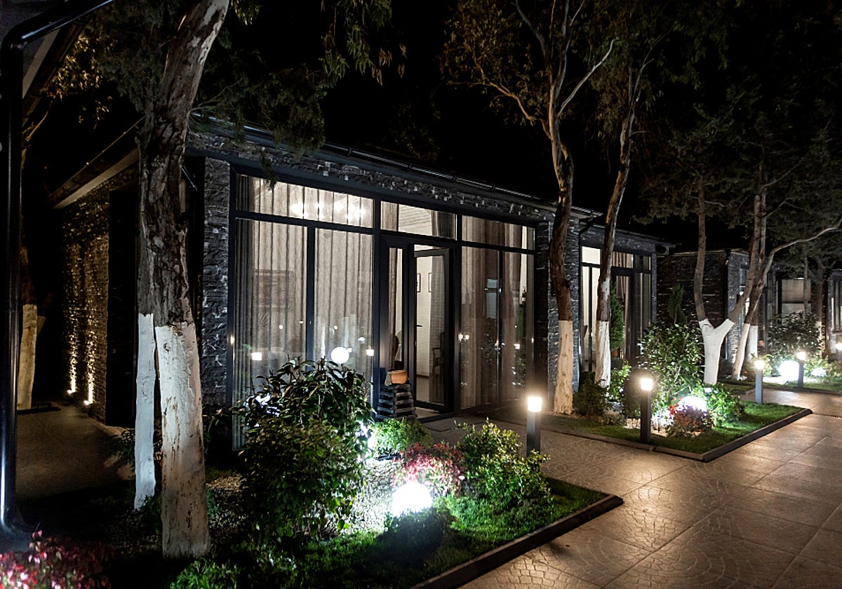 ¡A la fresca! Disfruta de las noches de verano con estas ideas para iluminar exteriores