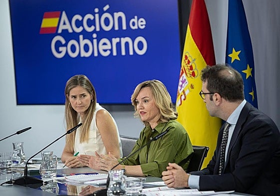 La vicepresidenta tercera del Gobierno y ministra para la Transición Ecológica y el Reto Demográfico, Sara Aagesen; la ministra de Educación, Formación Profesional y Deportes y portavoz del Gobierno, Pilar Alegría, y el ministro de Economía, Comercio y Empresa, Carlos Cuerpo.
