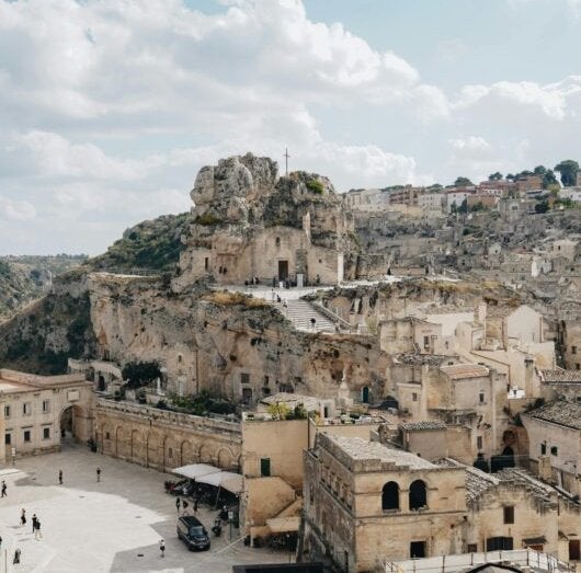 La ciudad excavada en la roca que ha impresionado a la UNESCO y es Patrimonio de la Humanidad: está llena de casas cueva