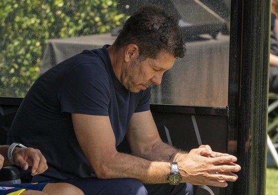 El Cholo Simeone, pensativo cabizbajo, en el Mundial de Clubes.