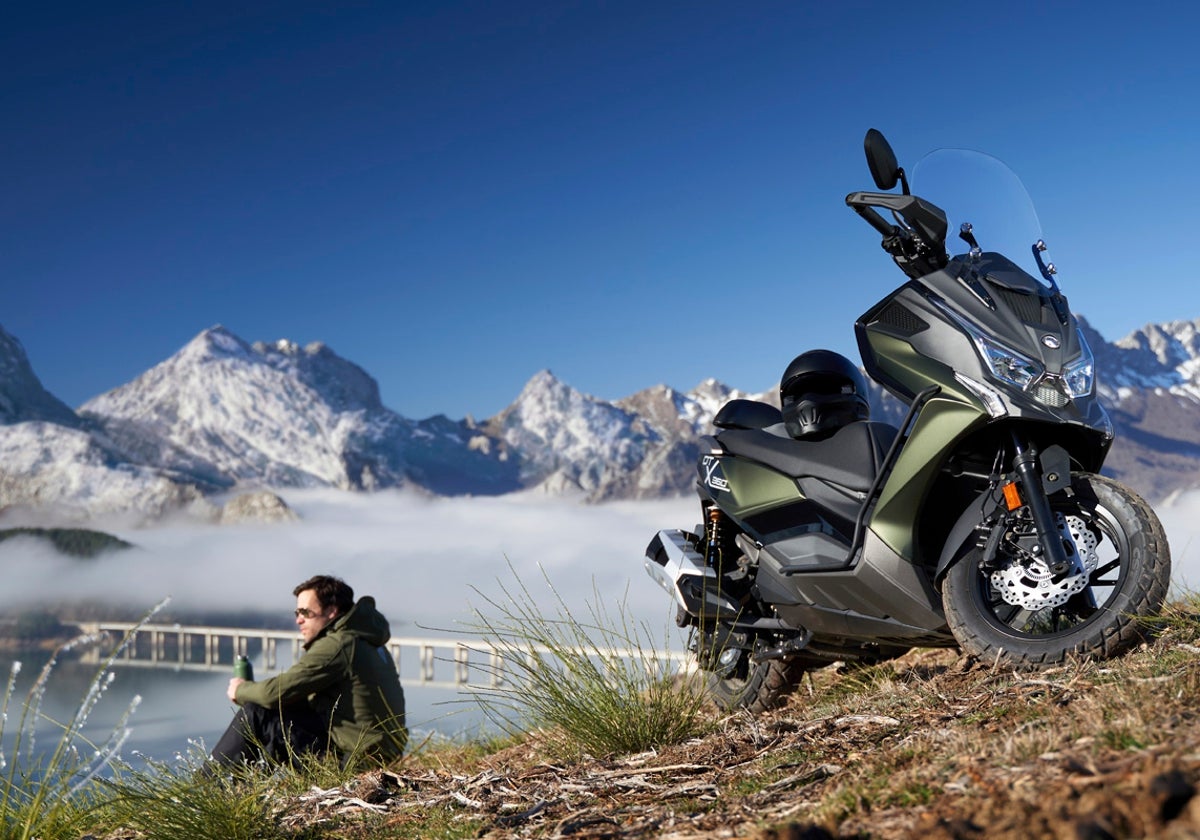 Kymco renueva su DTX 350, un potente scooter Adventure, con...