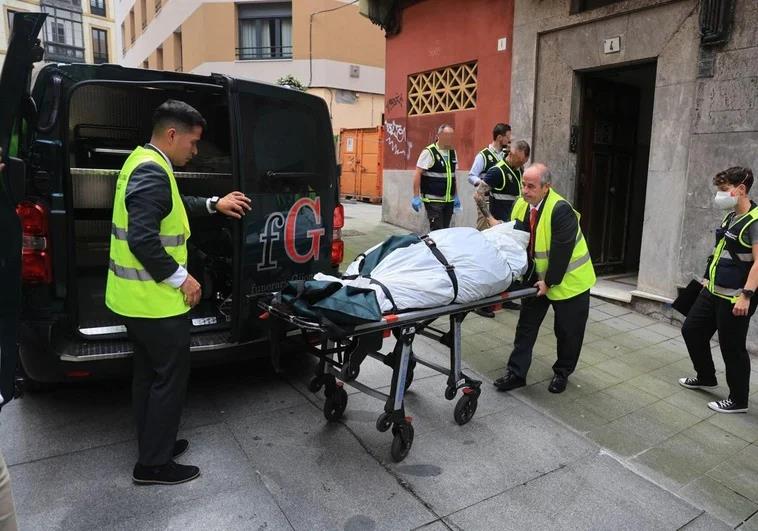 Crimen de una mujer en Gijón: los vecinos vieron al detenido...