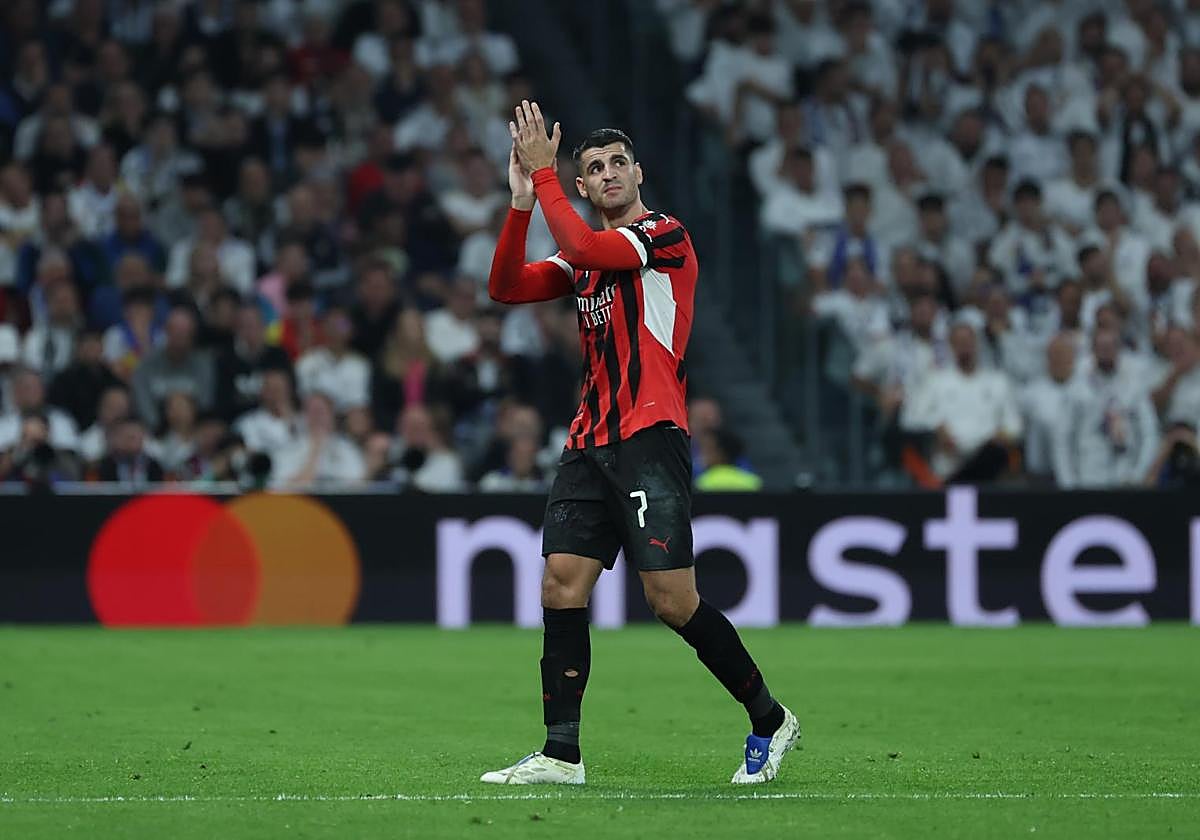 Álvaro Morata, con la camiseta del Milan en el Bernabéu.
