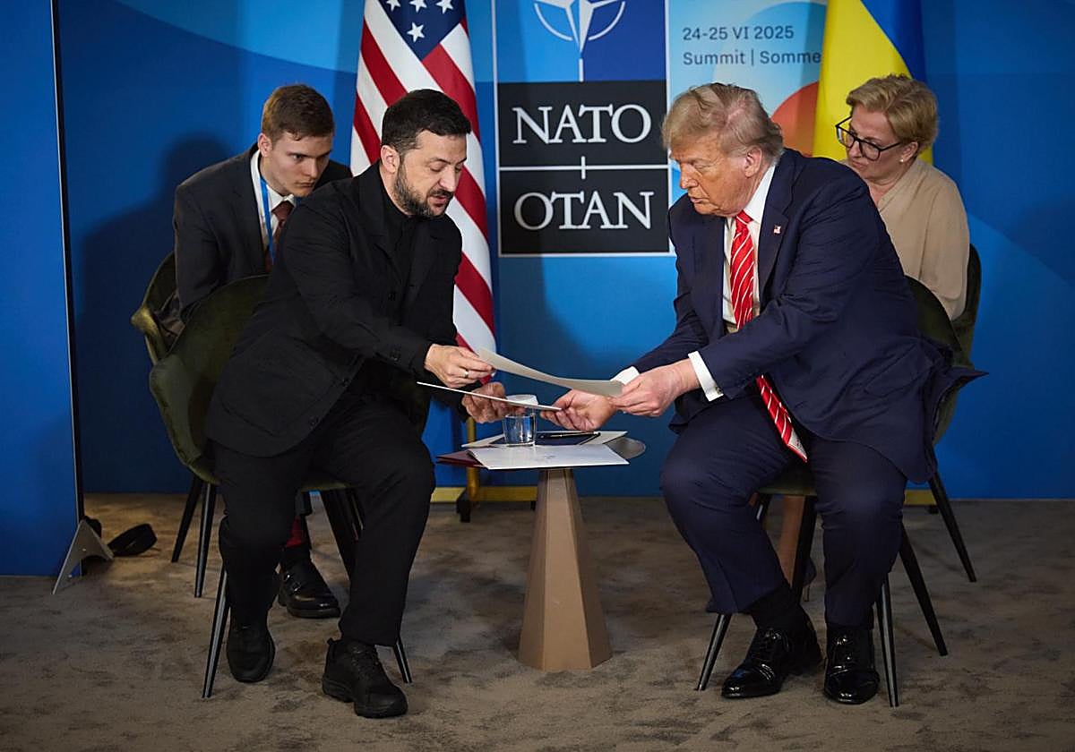 Volodímir Zelenski y Donald Trump durante la cumbre de La Haya.