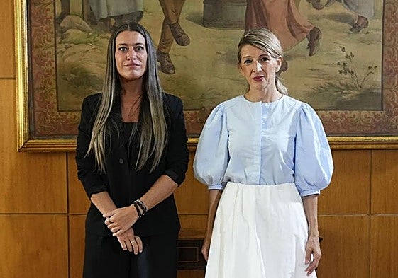 Miriam Nogueras y Yolanda Díaz antes de su reunión en el Minsiterio de Trabajo.