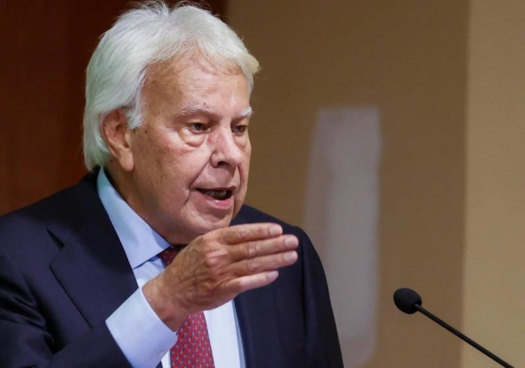 Felipe González dejará de votar al PSOE por «la barrabasada» de la amnistía y dice que a Sánchez le queda «cero» vida política