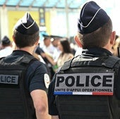 Policías franceses en París.