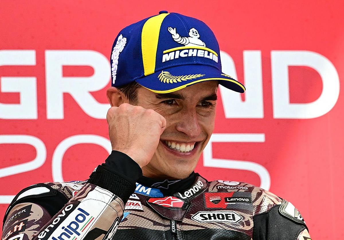 Marc Márquez celebra su victoria en el GP de Italia en Mugello.
