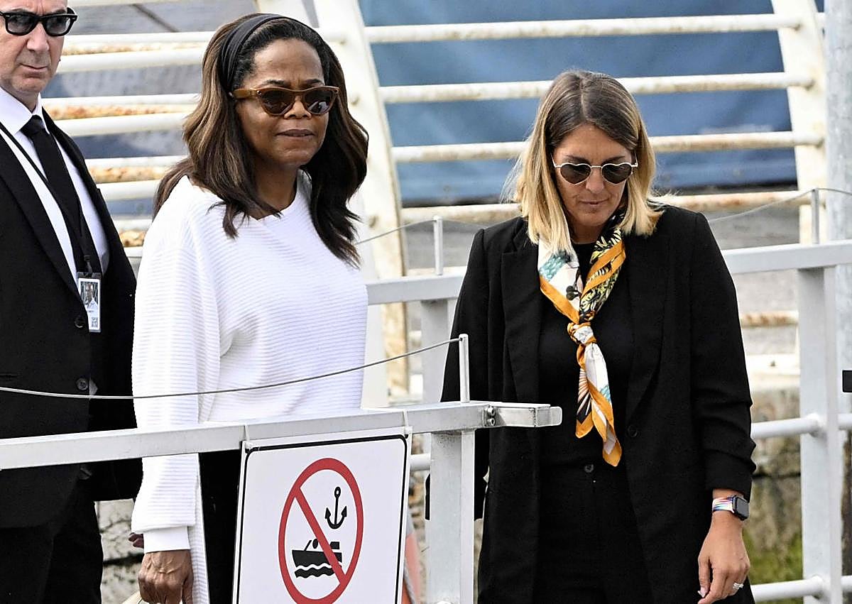 Imagen secundaria 1 - Algunos de los invitados a la boda ya están en Venecia, como Kim Kardashian (arriba), su hermana Khloe (abajo derecha) y Oprah Winfrey. 